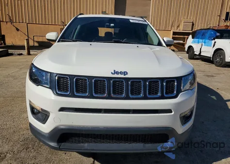 2018 Jeep Compass Latitude z USA, uszkodzony, nr VIN 3C4NJDBB0JT418927